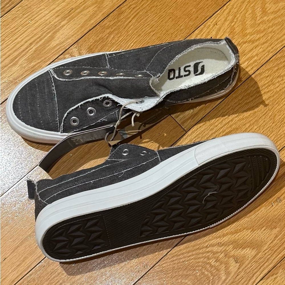 STQ Canvas Sneakers